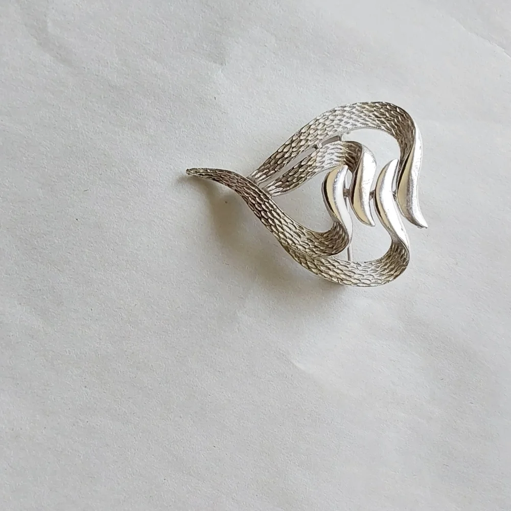 VINTAGE LAYERED HEART‎ BROOCH